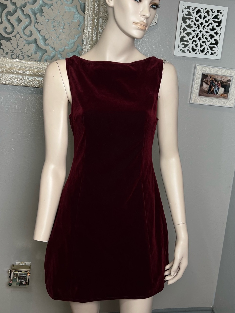 Sleeveless Velvet Shift Dress - Burgundy - Picture 5 of 11